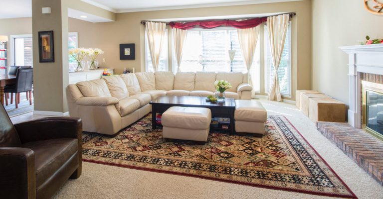 livingroom-oriental-antique-rug